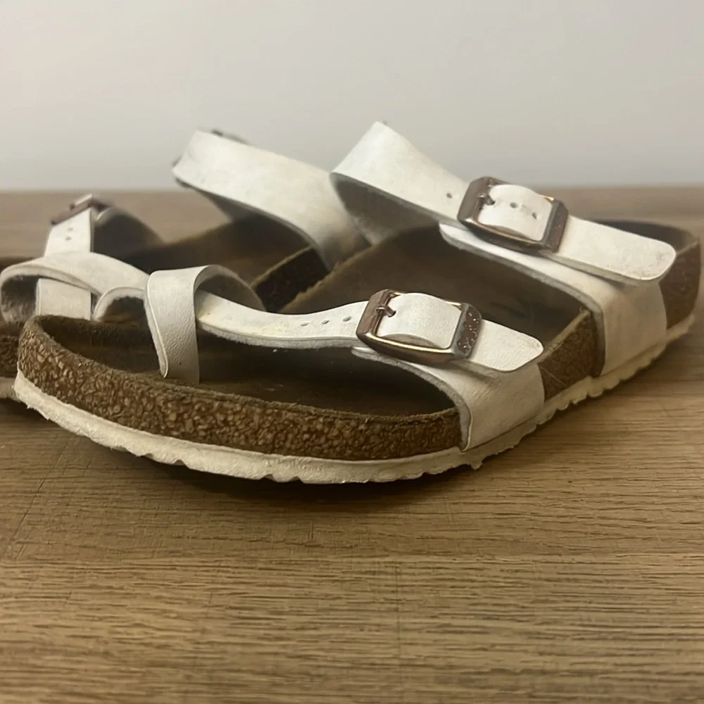 Birkenstock, white sandals, kids sz 2